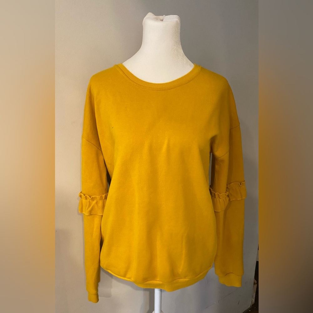 Ruffle sleeve sweatshirt